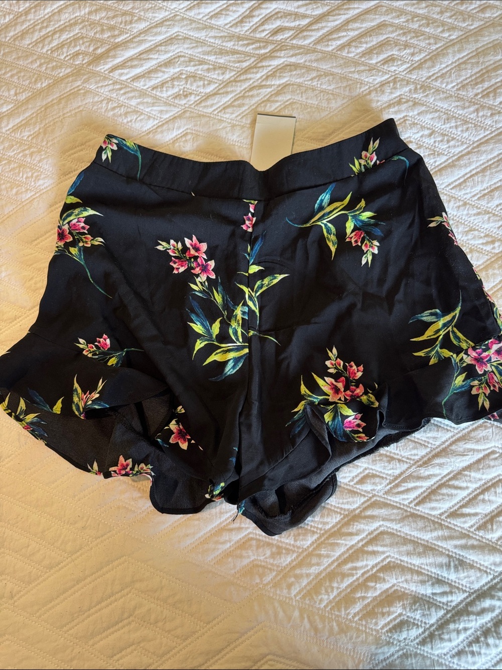 mine Black Floral Ruffle-Hem Shorts